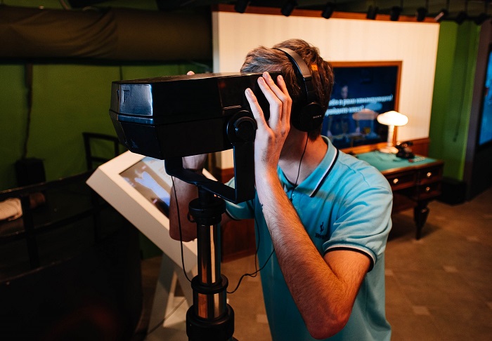 Экспонат «Бинокуляр виртуальной реальности»